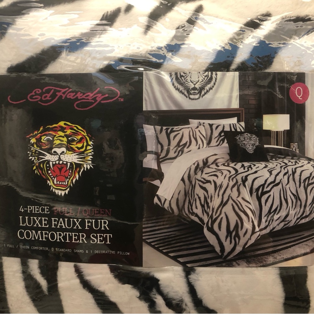 🖤 Ed Hardy Queen Luxe Faux Fur Zebra Comforter Set - Black & White